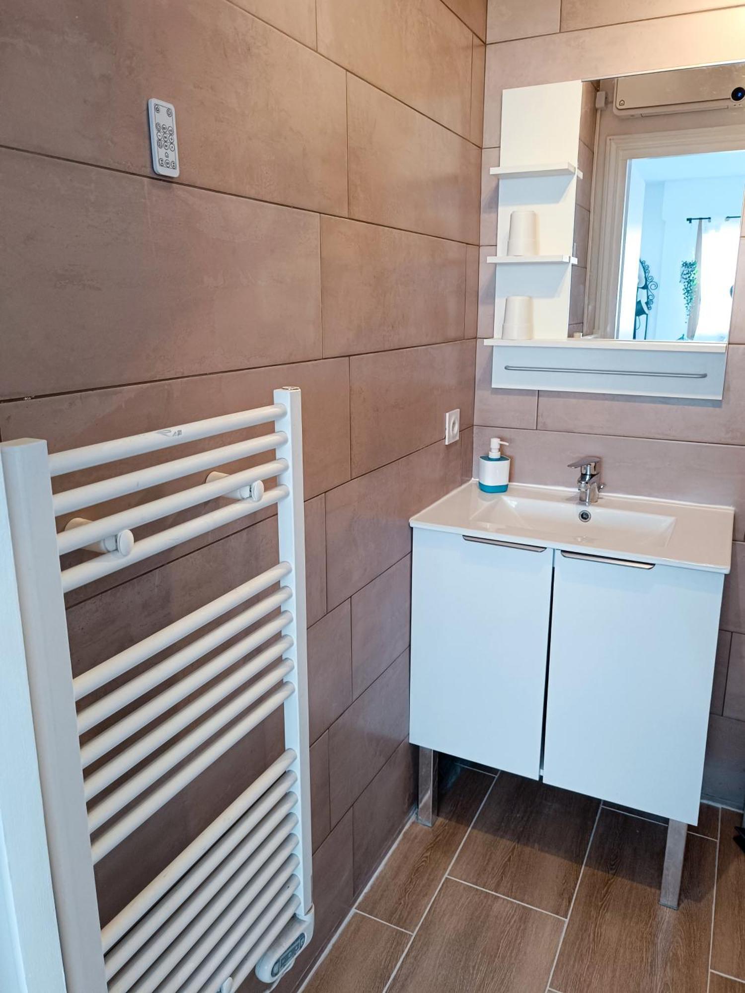 2 Pieces Climatise Avec Balcon Dans Le Vieil Antibes, Residence Avec Ascenseur Kültér fotó
